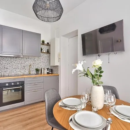 New ! Outstanding 2br & 1br In 15