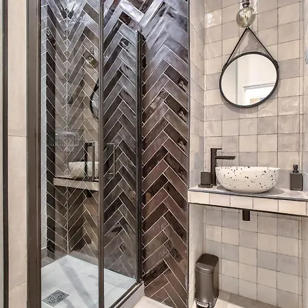 아파트 New ! Outstanding 2br & 1br In 15 *