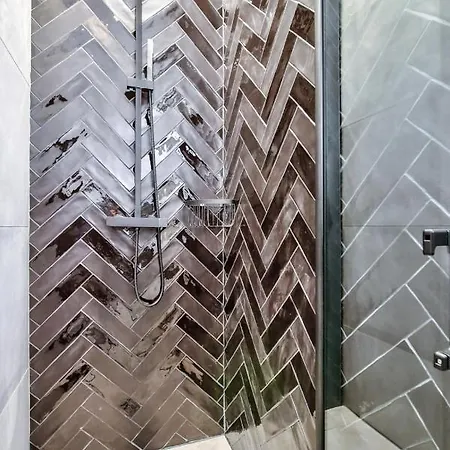 New ! Outstanding 2br & 1br In 15