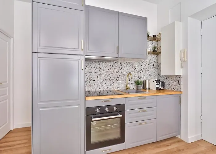 아파트 New ! Outstanding 2br & 1br In 15