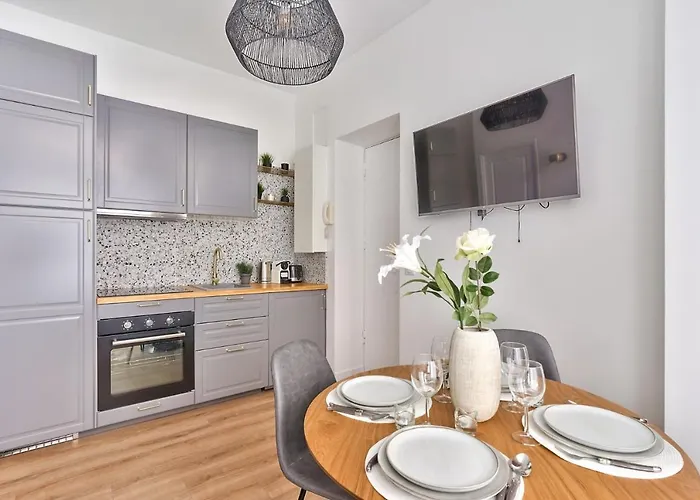 New ! Outstanding 2br & 1br In 15