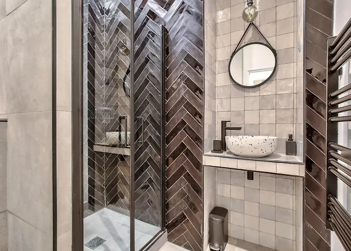 아파트 New ! Outstanding 2br & 1br In 15 *